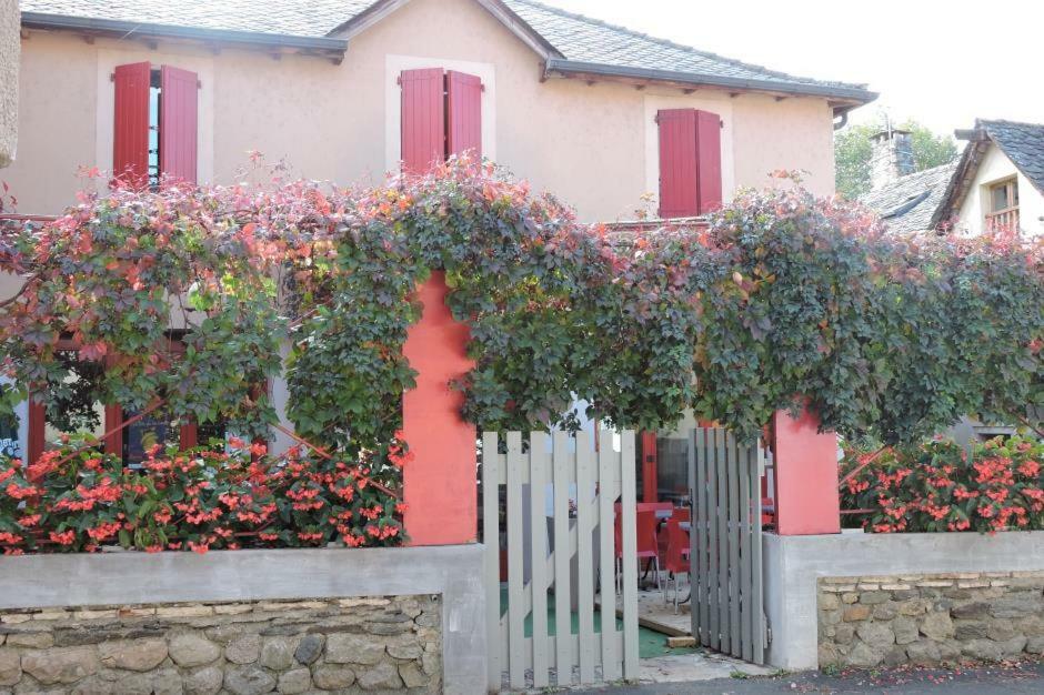 Hôtel Les Vignes Rouges Ispagnac Exterior foto